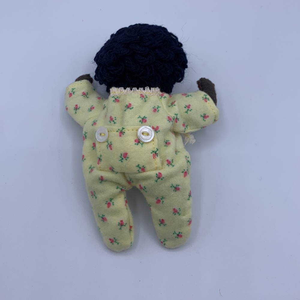 Vintage 6” Black Yarn Hair Miniature Hand Sewn Felt Baby Doll Flannel Pajamas - Picture 2 of 3